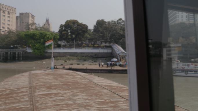 印度加尔各答市豪拉桥胡格利河乘船行驶2