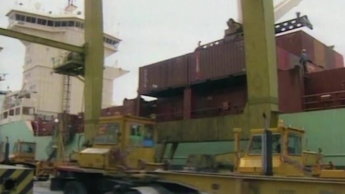 90年代港口集装箱码头货运