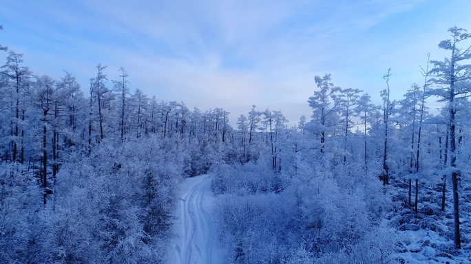 航拍大兴安岭山林雾凇雪路