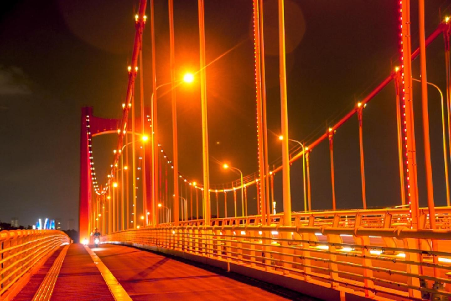 南宁市良庆大桥延时夜景红色桥梁桥墩桥柱