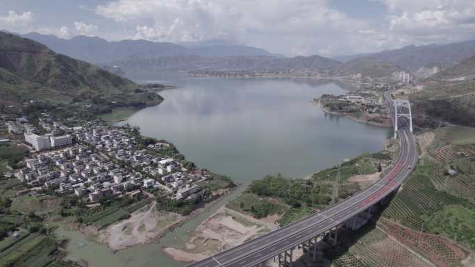 高速公路大山桥梁乡村航拍