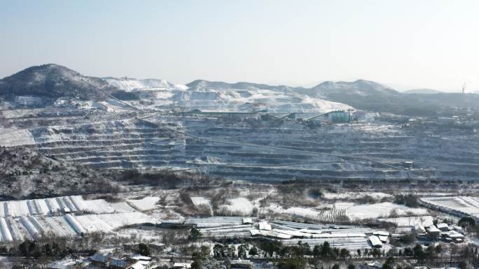 安徽省马鞍山市高采铁矿场冬季雪景航拍