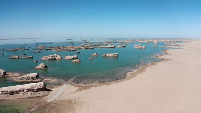 青海海西乌素特水上雅丹航拍