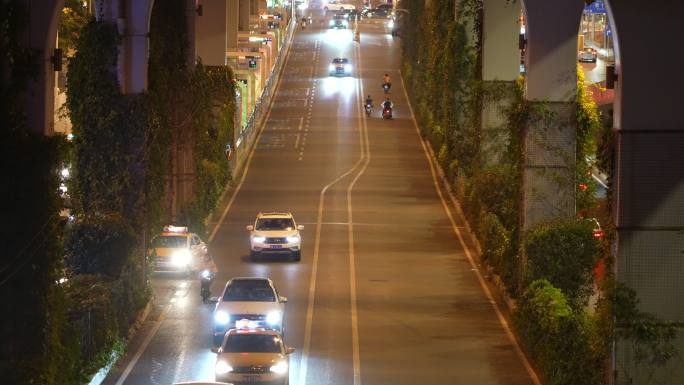 武汉雄楚大道BRT车道夜景街景车流