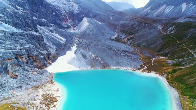 稻城亚丁 雪山 牛奶海古 冰川湖 航拍