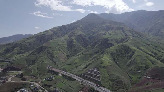 大山高速公路航拍乡村振兴