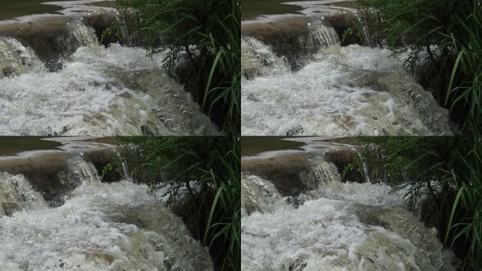 暴雨过后的汹涌河水