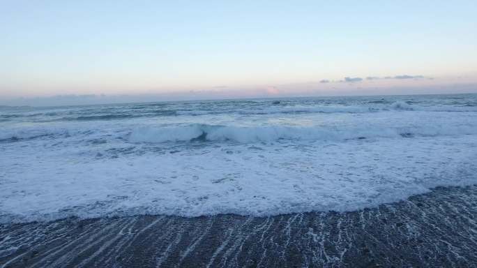 台湾东海岸-俯瞰海水涌向海岸