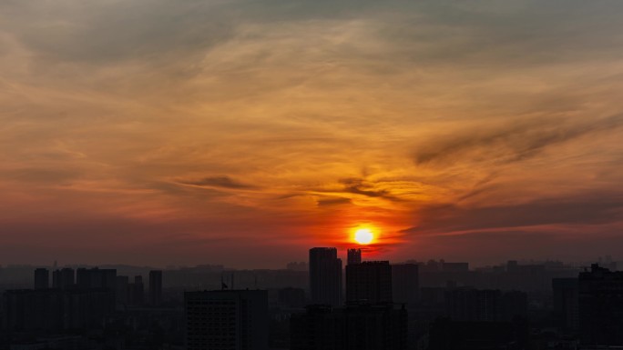 城市日出朝阳朝霞霞光火烧云城市天亮延时