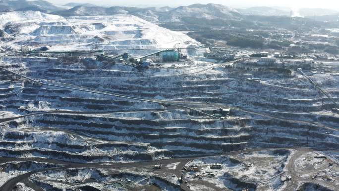 安徽省马鞍山市高采铁矿场冬季雪景航拍