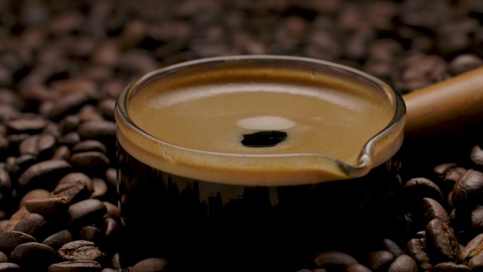 浓缩意式咖啡连续滴落咖啡油脂慢动作广告