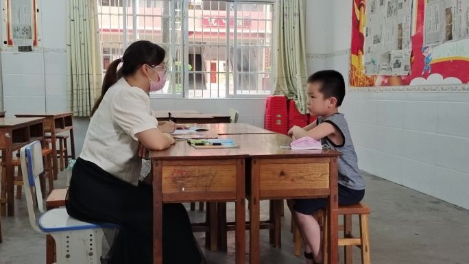 小学上面试老师考学生询问学生面对面考试题