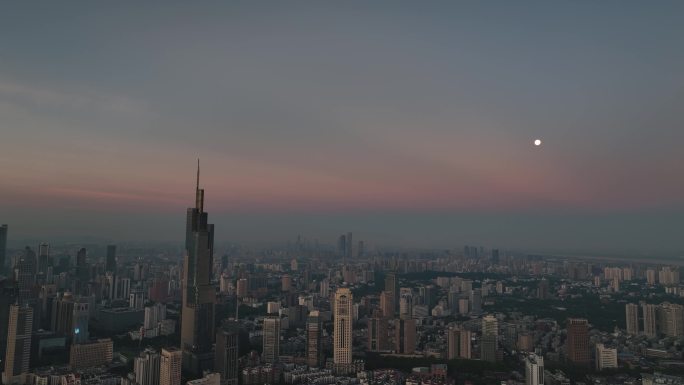 航拍南京玄武湖市区日出