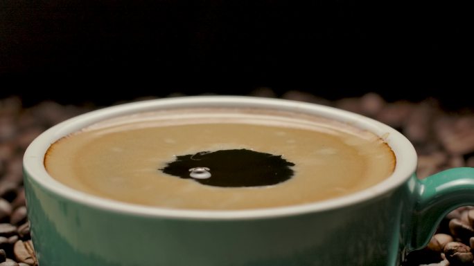 咖啡滴落镜头美式咖啡油脂特写慢动作广告
