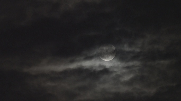 月亮 夜晚 晚上 明月云层遮住月亮