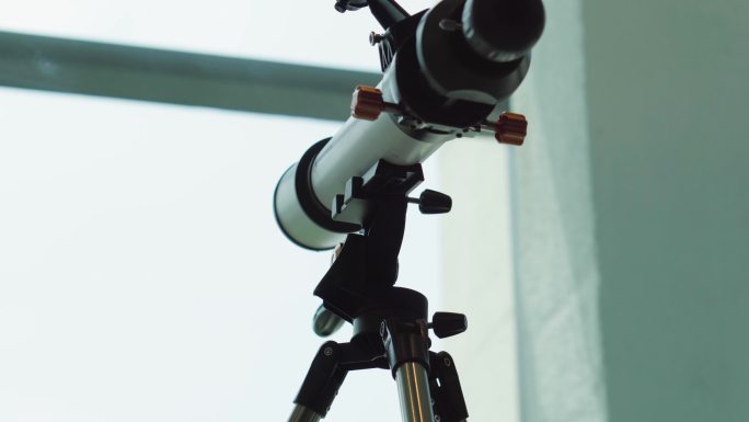 家庭天文望远镜观测星空空镜天文爱好者