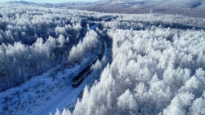 航拍大兴安岭雪原列车