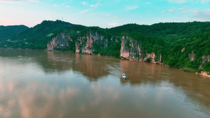 泸溪沅水河船行驶