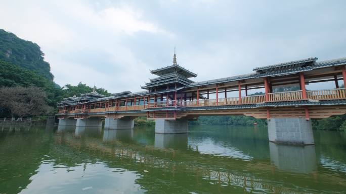 广西柳州山水风景龙潭公园风雨桥