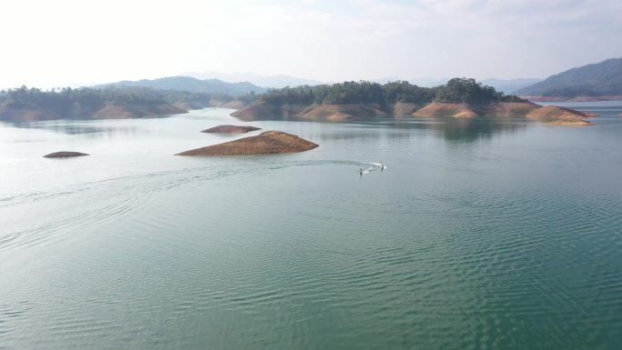 户外风景河源万绿湖冲浪运动