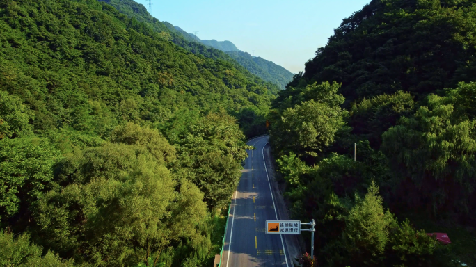 蜿蜒的山路