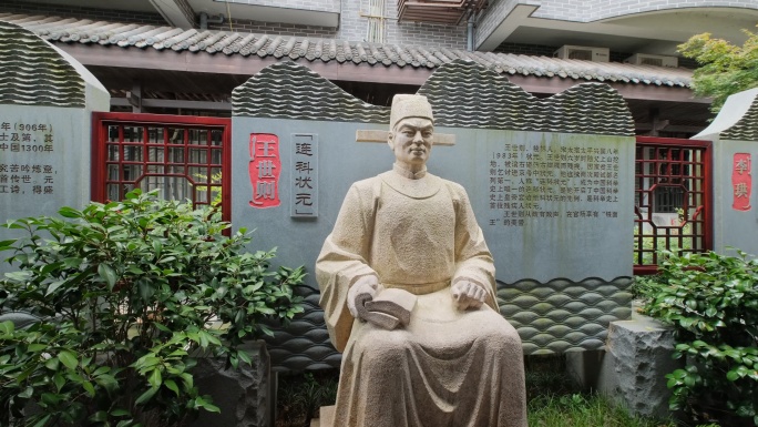 广西桂林东西巷步行街状元雕像