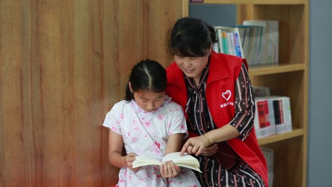志愿者书房书店书屋公益帮助小朋友阅读看书