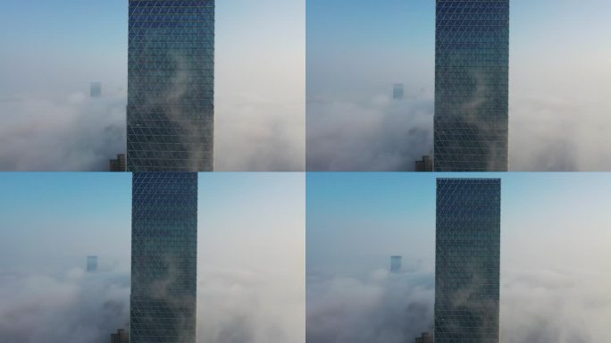 江西省南昌市绿地紫峰大厦平流雾航拍风光