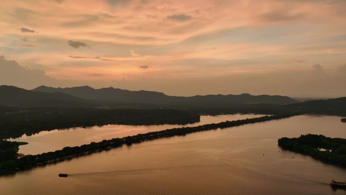 杭州西湖雷峰塔夜景航拍素材3
