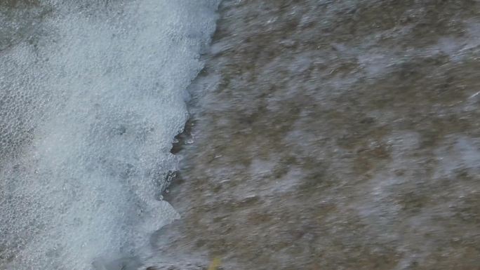 水坝慢速流水特写