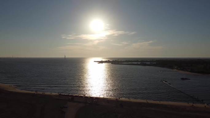 夕阳沙滩大海航拍