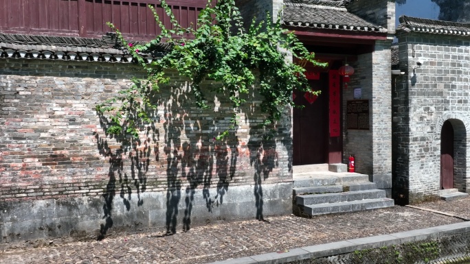 桂林江头村的古民居大门和外墙