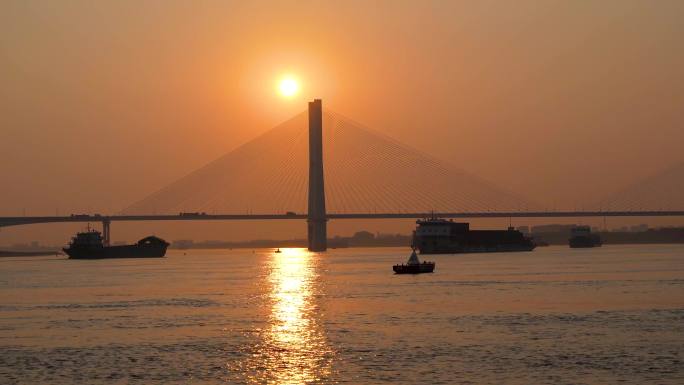 江滩航拍夕阳码头长江船日落素材4K