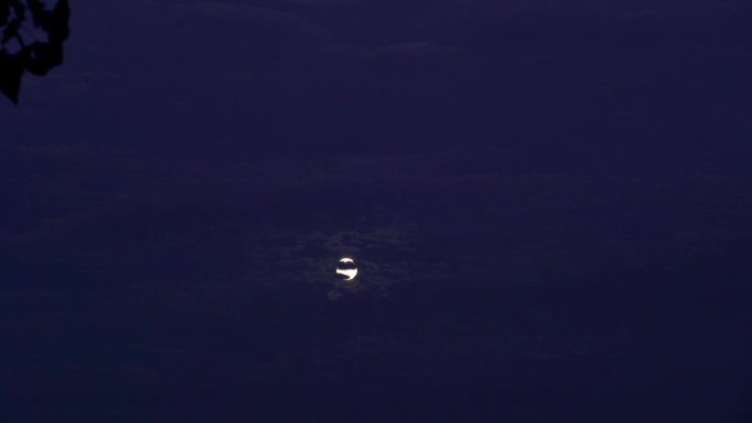 月亮云朵