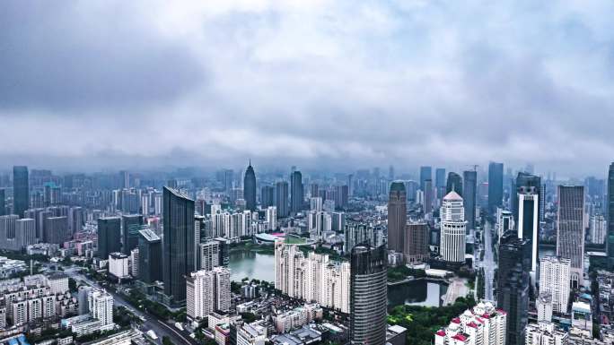 武汉城市建筑高楼大厦下雨前云雾航拍延时