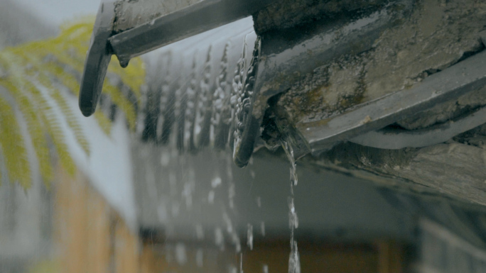 雨中的古建筑 房檐 破旧房屋