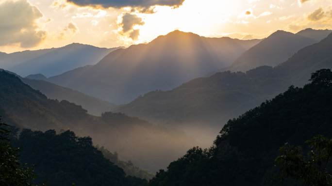 山峰日落光影延时