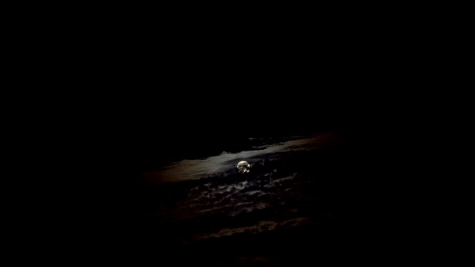 夜空月亮云朵云遮月