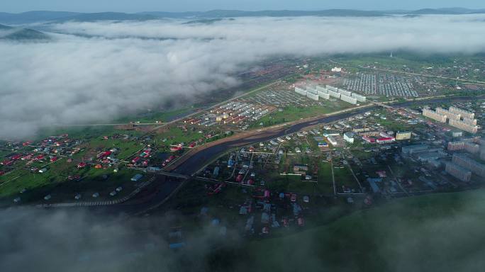 航拍云雾山村