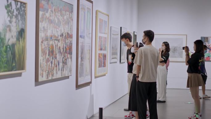 参观美术馆艺术画展美术作品展览