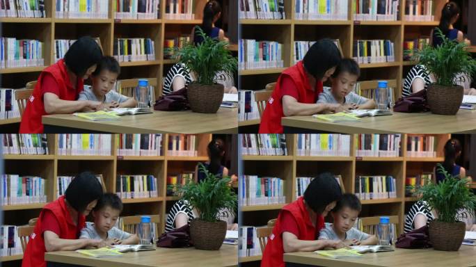 志愿者书房书屋书店暑假托管小朋友看书学习