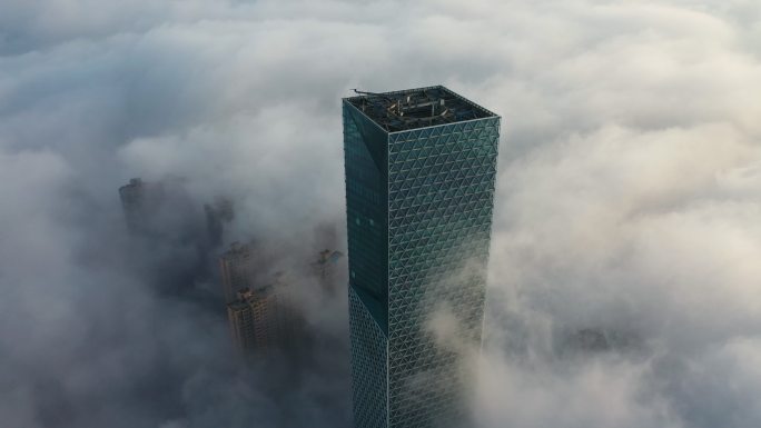 江西省南昌市绿地紫峰大厦平流雾航拍风光