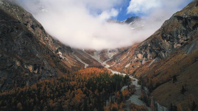 四姑娘山双桥沟景区谷底航拍