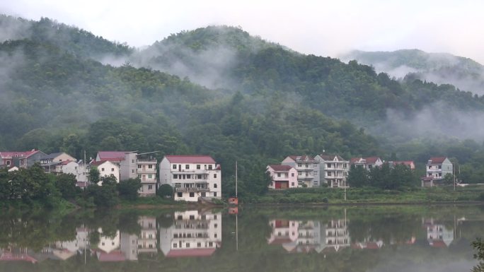 江南浙江绍兴诸暨同山雨后乡村云雾水墨山水