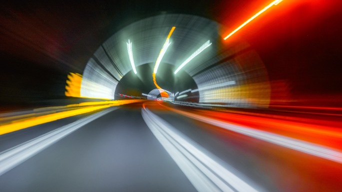 高速隧道穿梭城市时光流逝公路隧道快速发展