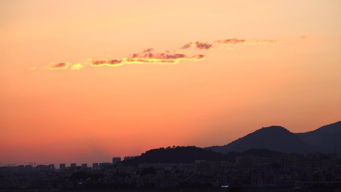 一抹红云阳光光芒 天空云层 粉色天空延时