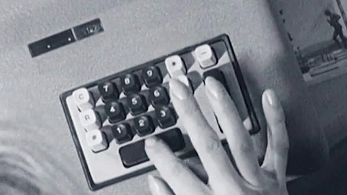 60年代打字员上班打字机