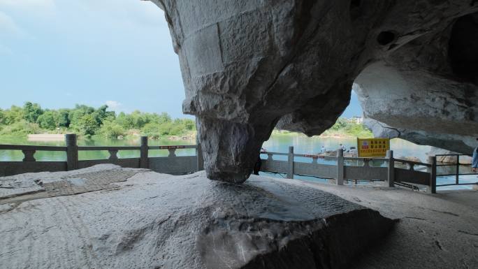 广西桂林自然风光风景伏波山试剑石