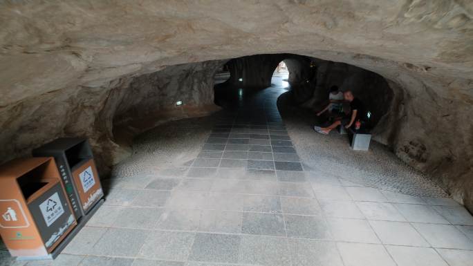 穿过山洞古道 山洞隧道