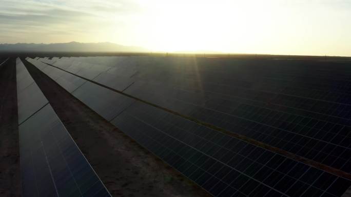 光伏发电基地太阳能板新能源4K航拍